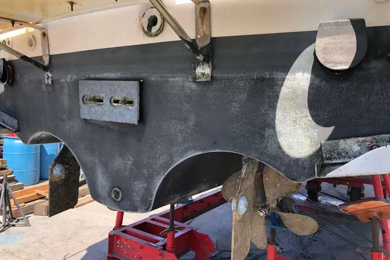 Slide: The Image of 1988 Cruisers Esprit 2980 boat hull and propeller in dry dock maintenance. - 44