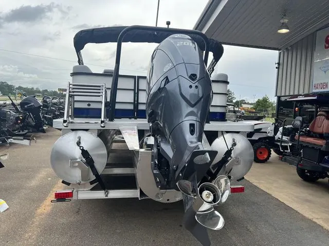 Slide: The Image of Veranda VS22RC 2025 - 8