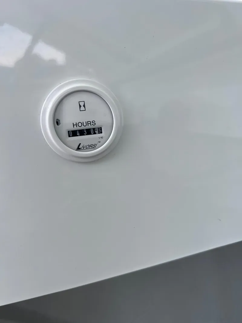 Slide: The Image of Hour meter on a 2007 Baja Outlaw 260 boat. - 13