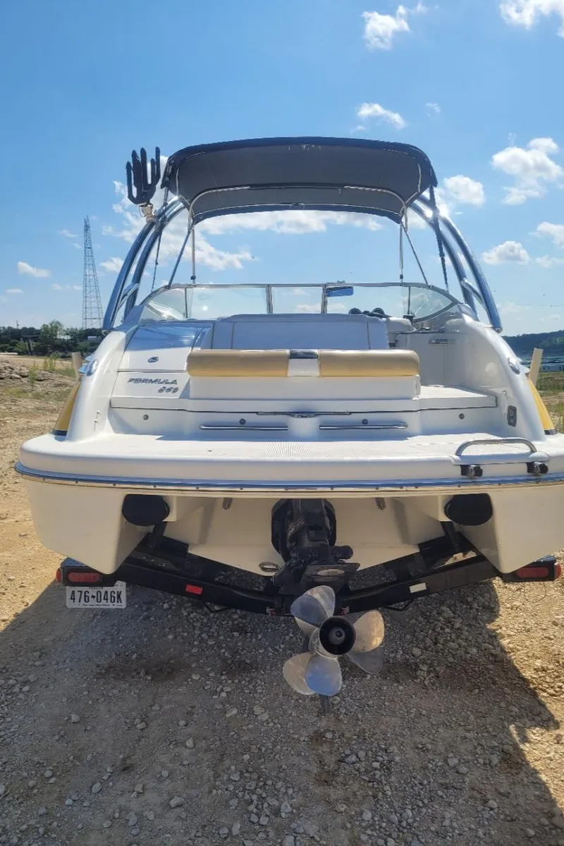 Slide: The Image of 2007 Formula 240 BR boat with outboard motor, rear view. - 17
