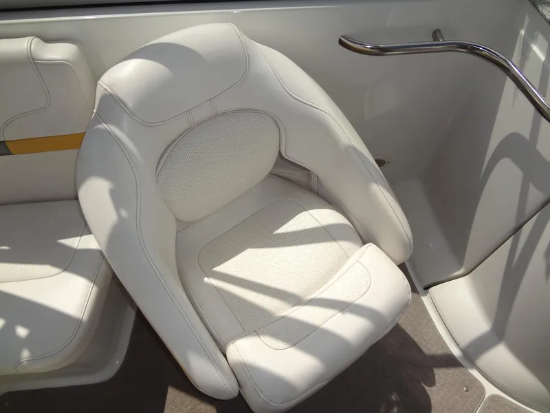 Slide: The Image of 2007 Formula 240 BR boat interior with white leather seat. - 31