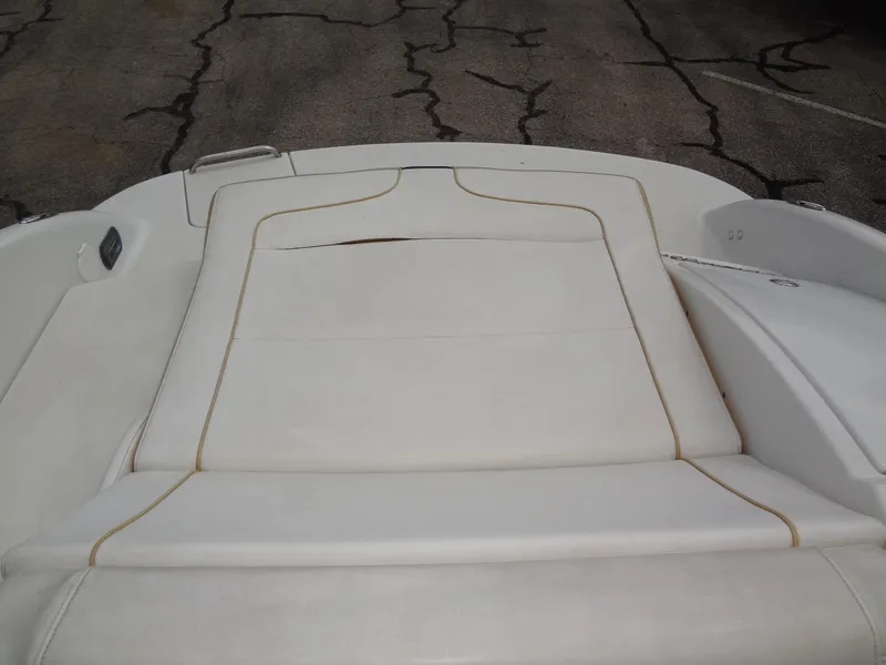Slide: The Image of 2007 Formula 240 BR boat with white cushioned seating. - 40