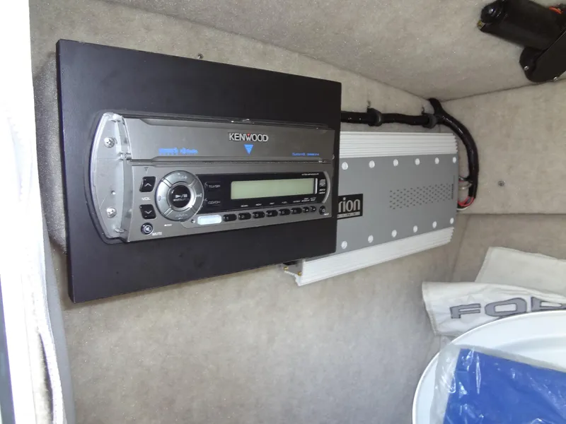 Slide: The Image of Kenwood stereo system in a 2007 Formula 240 BR boat. - 42