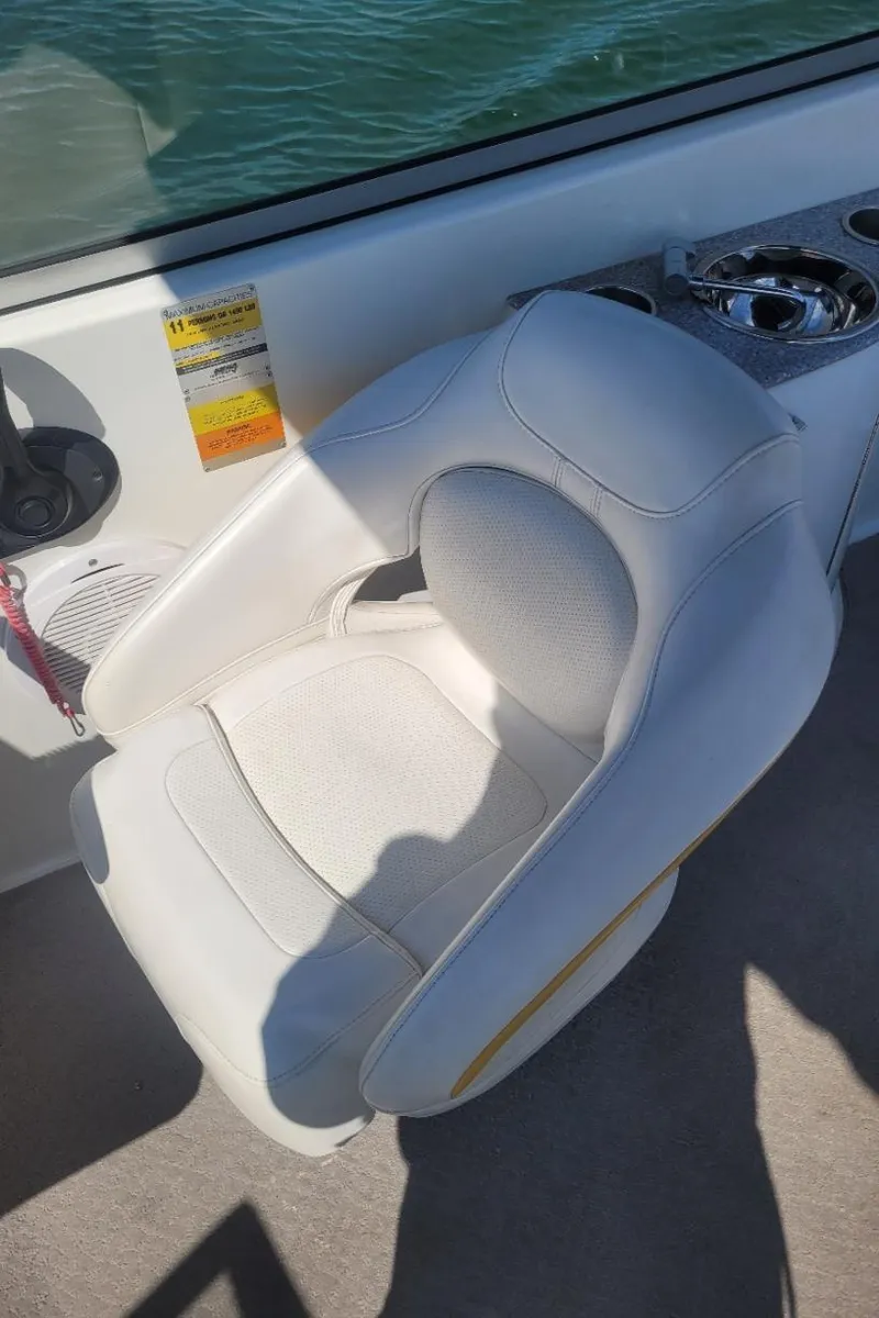 Slide: The Image of 2007 Formula 240 BR boat interior with white captain's chair. - 6
