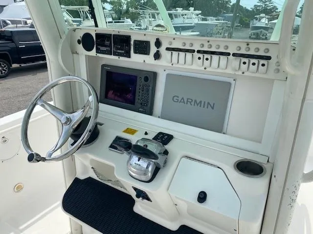 Slide: The Image of 2008 Everglades 290 CC boat helm with Garmin navigation system and steering wheel. - 5
