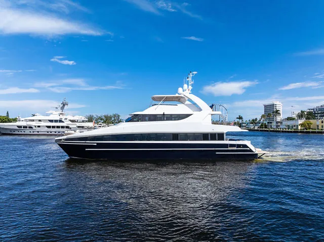 Slide: The Image of Sabre 36 Flybridge 2004 - 25
