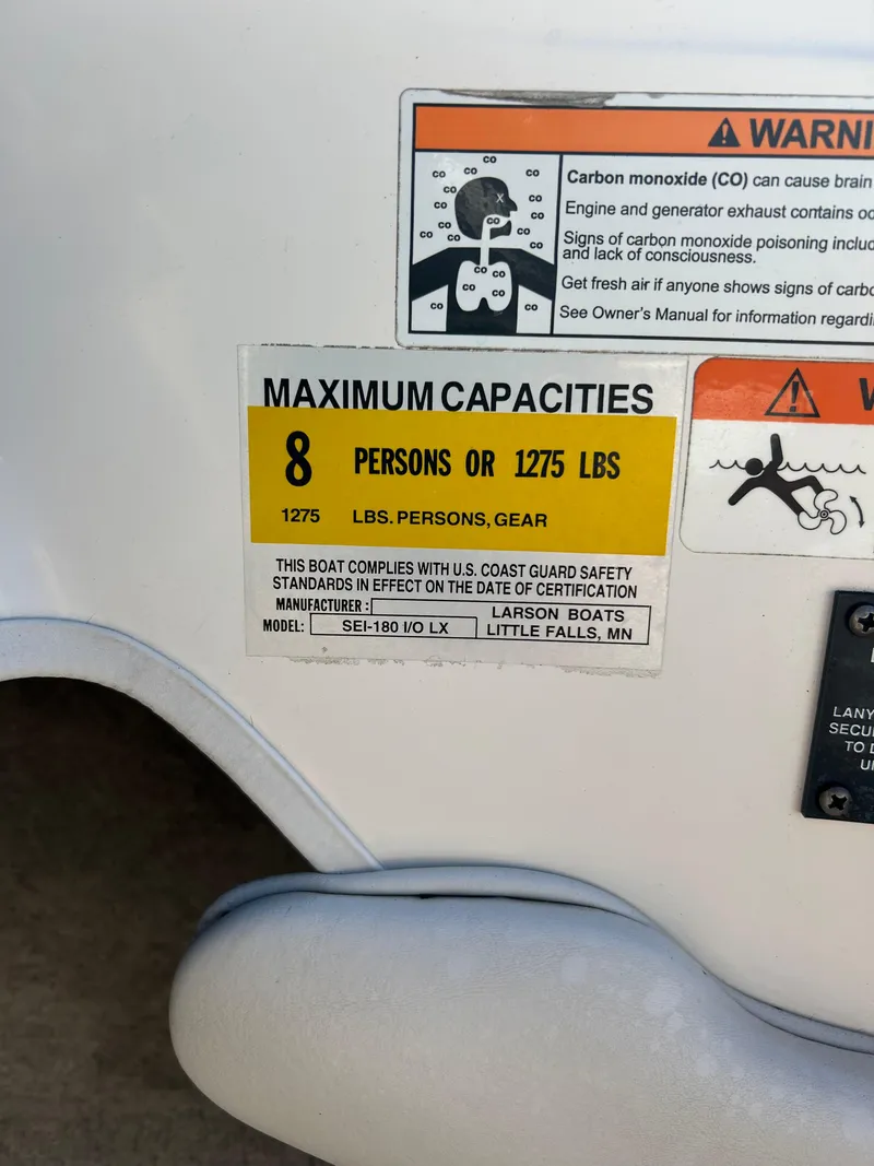 Slide: The Image of Capacity label on 2007 Larson 180SEI LX boat: 8 persons or 1275 lbs. - 11