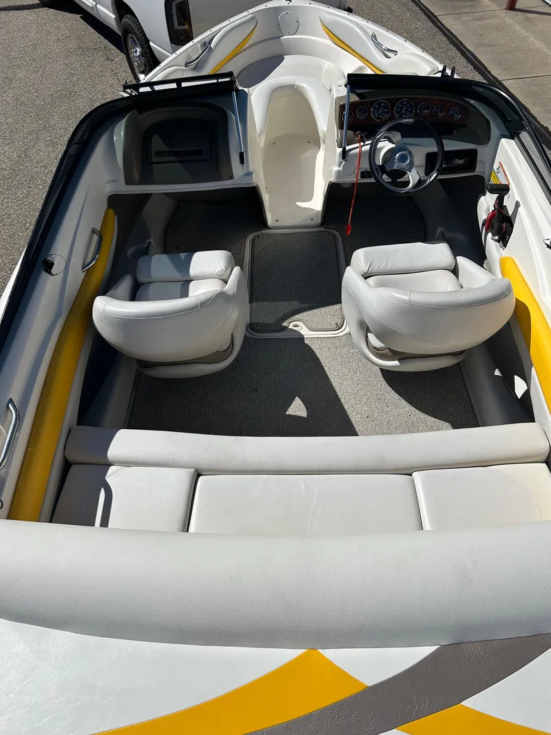 Slide: The Image of 2007 Larson 180SEI LX boat interior with white and yellow seating, steering wheel, and dashboard. - 17