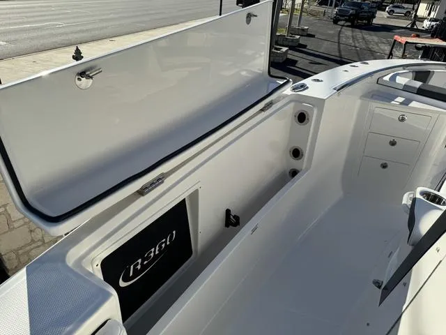 Slide: The Image of Robalo R360 Center Console 2024 - 52