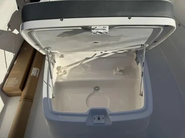 Slide: The Image of Robalo R360 Center Console 2024 - 91