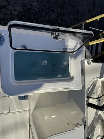 Slide: The Image of Robalo R360 Center Console 2024 - 98