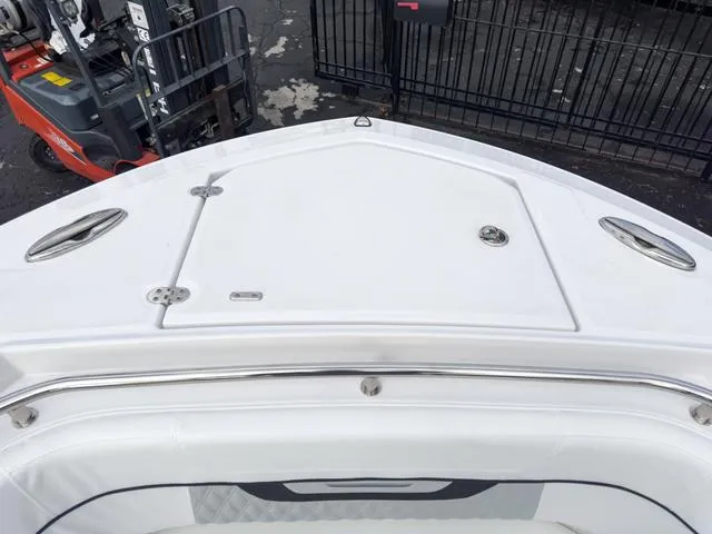 Slide: The Image of Blackfin 272 CC 2024 - 51