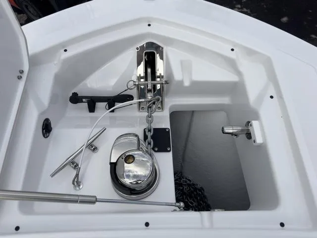 Slide: The Image of Blackfin 272 CC 2024 - 52