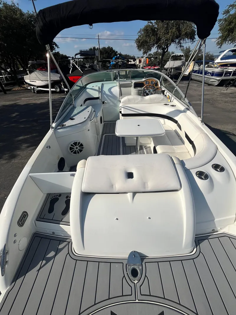 Slide: The Image of 2007 Formula Sun Sport 260 boat with spacious seating and sleek design. - 20