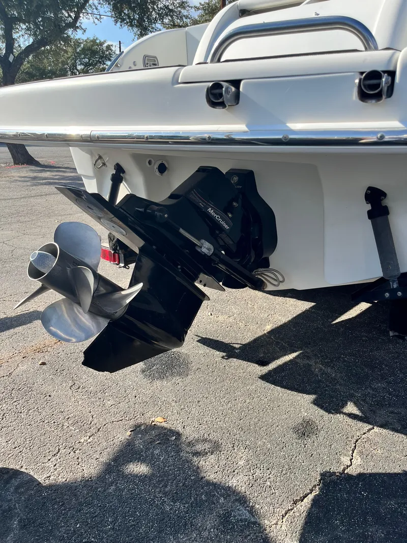 Slide: The Image of 2007 Formula Sun Sport 260 boat stern with propeller and outdrive. - 23