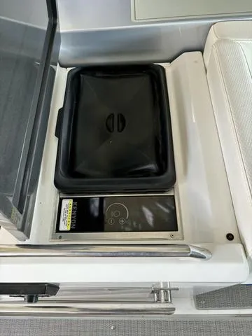 Slide: The Image of Formula 380 Super Sport Crossover 2022 - 94