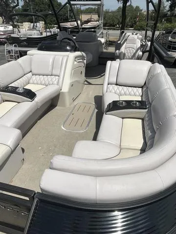 Slide: The Image of 2015 Bennington 25 IO QCW pontoon boat with luxurious seating and cup holders. - 15
