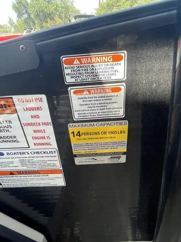 Slide: The Image of Warning labels on a 2015 Bennington 25 IO QCW boat. - 9