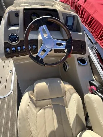 Slide: The Image of 2015 Bennington 2275 RCW boat helm with steering wheel and control panel. - 6