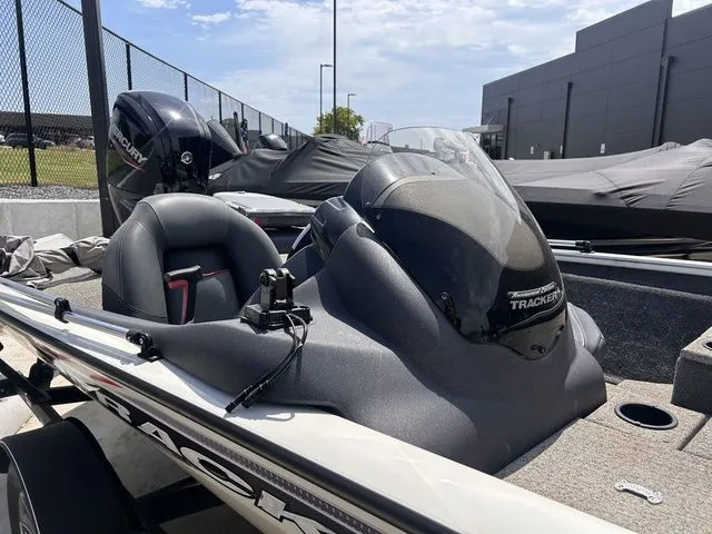 Slide: The Image of Tracker Pro Team 175 TF 2022 - 3