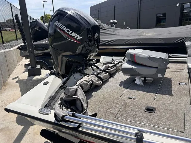 Slide: The Image of Tracker Pro Team 175 TF 2022 - 4