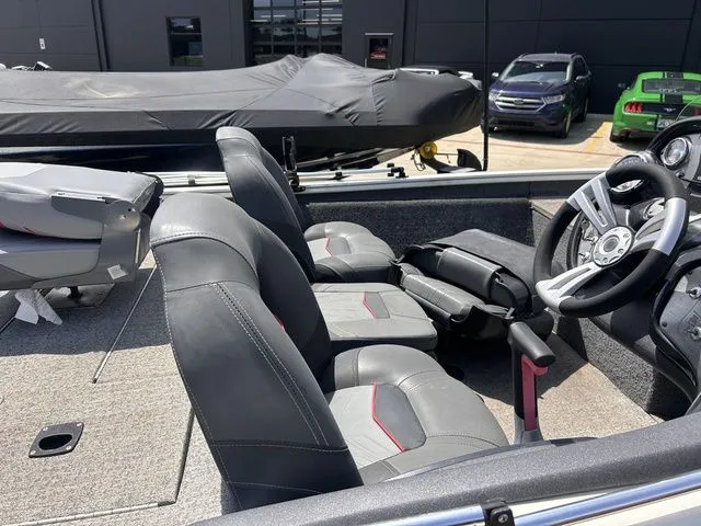 Slide: The Image of Tracker Pro Team 175 TF 2022 - 6