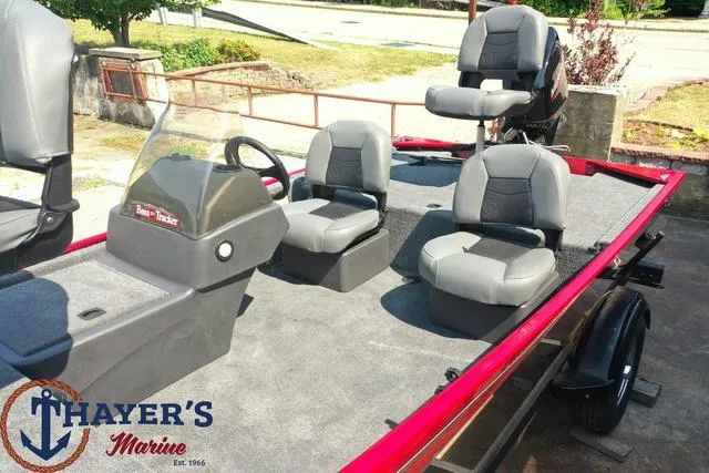 Slide: The Image of Tracker Bass Tracker Classic XL 2024 - 12