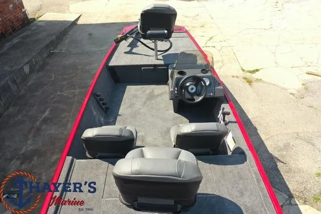 Slide: The Image of Tracker Bass Tracker Classic XL 2024 - 14