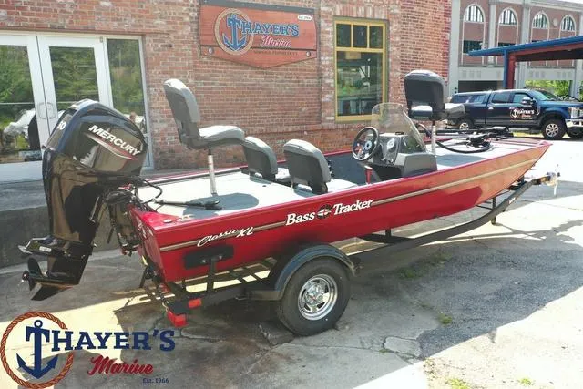 Slide: The Image of Tracker Bass Tracker Classic XL 2024 - 3