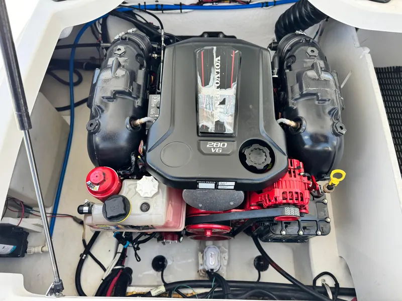 Slide: The Image of 2016 Monterey 244FS boat engine, Volvo 280 V6, detailed view. - 23