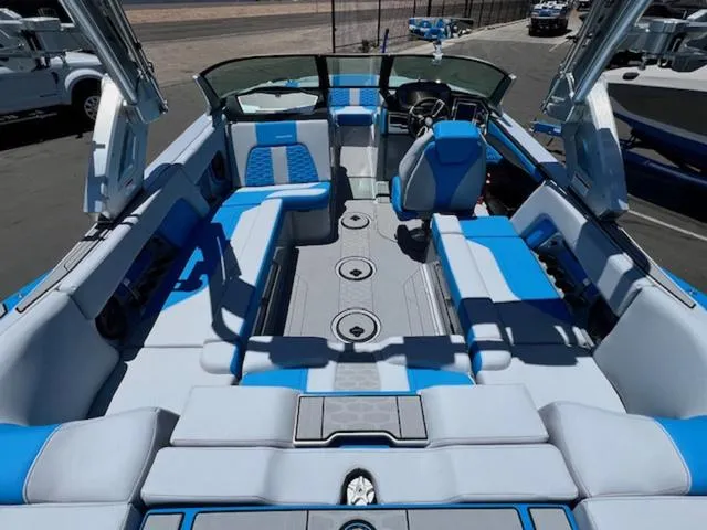 Slide: The Image of MasterCraft X22 2024 - 12