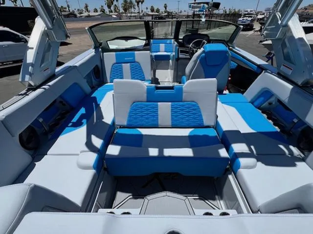 Slide: The Image of MasterCraft X22 2024 - 13