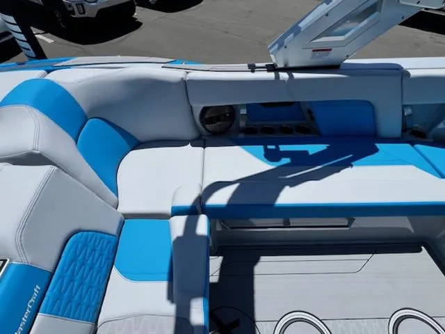 Slide: The Image of MasterCraft X22 2024 - 16