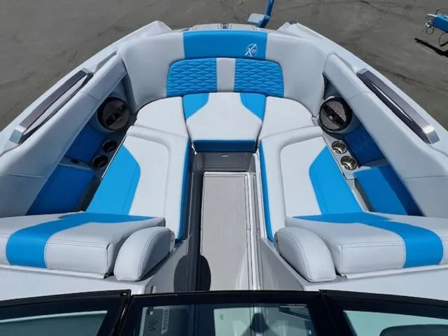 Slide: The Image of MasterCraft X22 2024 - 19