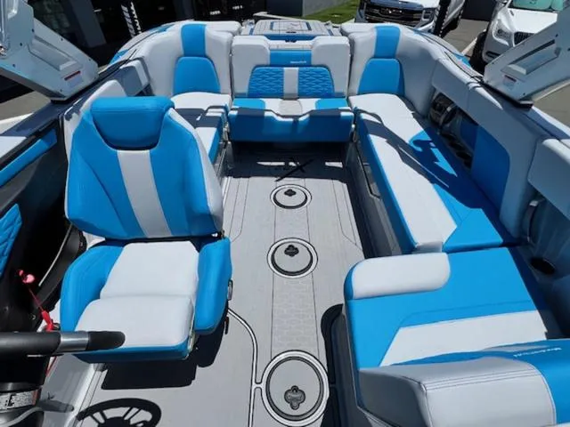 Slide: The Image of MasterCraft X22 2024 - 20