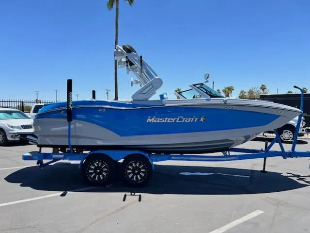 Slide: The Image of MasterCraft X22 2024 - 5