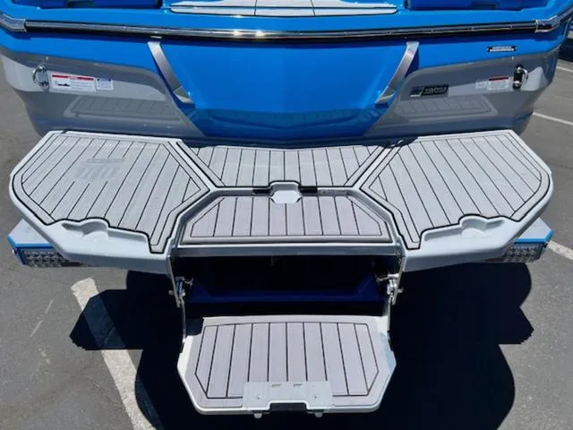 Slide: The Image of MasterCraft X22 2024 - 9