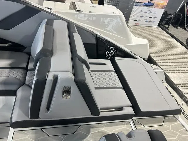 Slide: The Image of Yamaha 255XE 2024 - 7