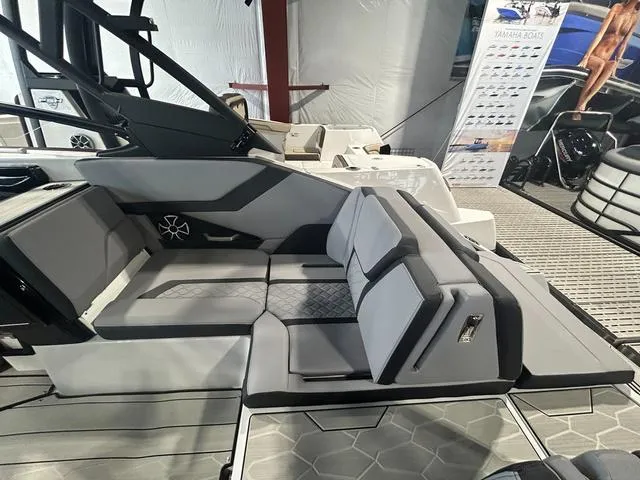 Slide: The Image of Yamaha 255XE 2024 - 5