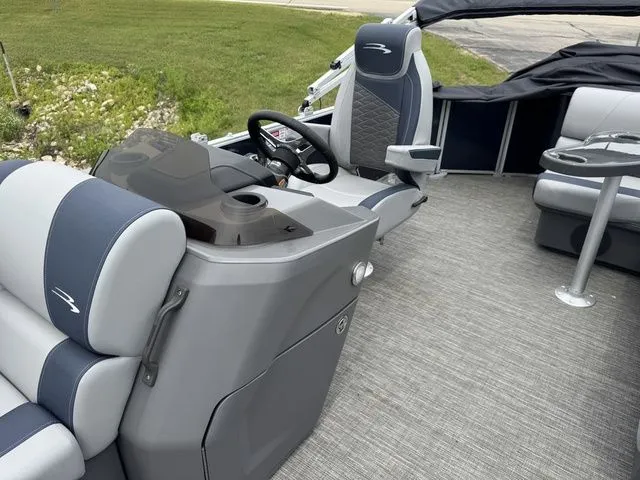 Slide: The Image of Bennington S L-Bench 22 SL Tritoon 2025 - 11