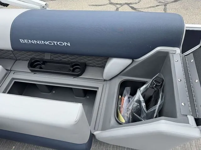 Slide: The Image of Bennington S L-Bench 22 SL Tritoon 2025 - 20