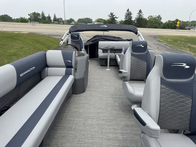 Slide: The Image of Bennington S L-Bench 22 SL Tritoon 2025 - 5