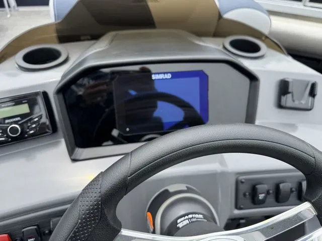 Slide: The Image of Bennington S L-Bench 22 SL Tritoon 2025 - 16