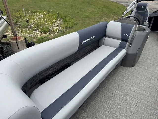 Slide: The Image of Bennington S L-Bench 22 SL Tritoon 2025 - 6