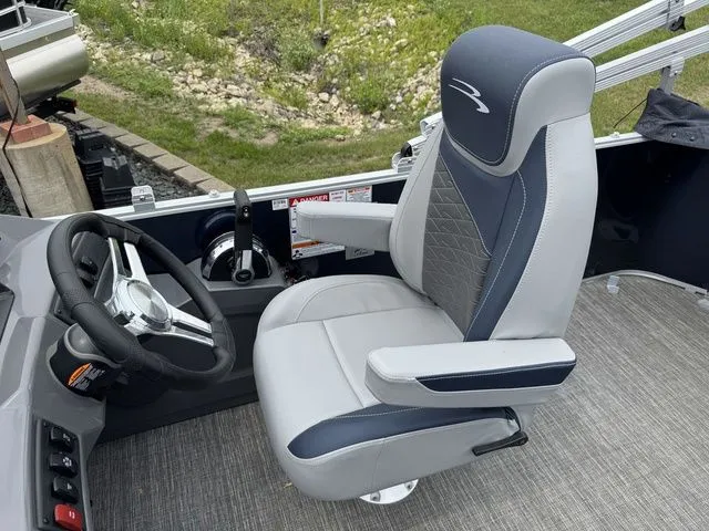 Slide: The Image of Bennington S L-Bench 22 SL Tritoon 2025 - 13