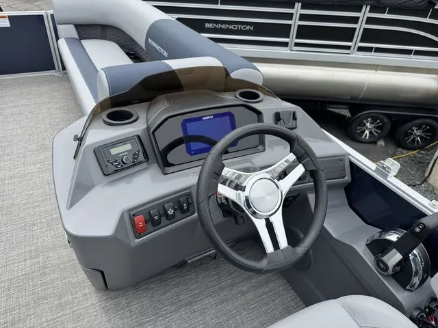Slide: The Image of Bennington S L-Bench 22 SL Tritoon 2025 - 14