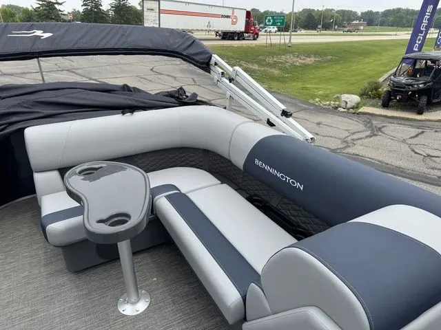 Slide: The Image of Bennington S L-Bench 22 SL Tritoon 2025 - 18