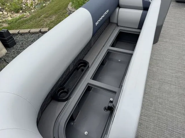 Slide: The Image of Bennington S L-Bench 22 SL Tritoon 2025 - 7