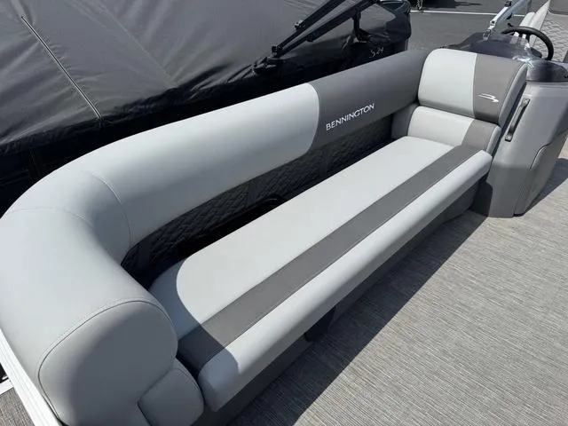 Slide: The Image of Bennington S L Bench 22 SL Tritoon 2025 - 7