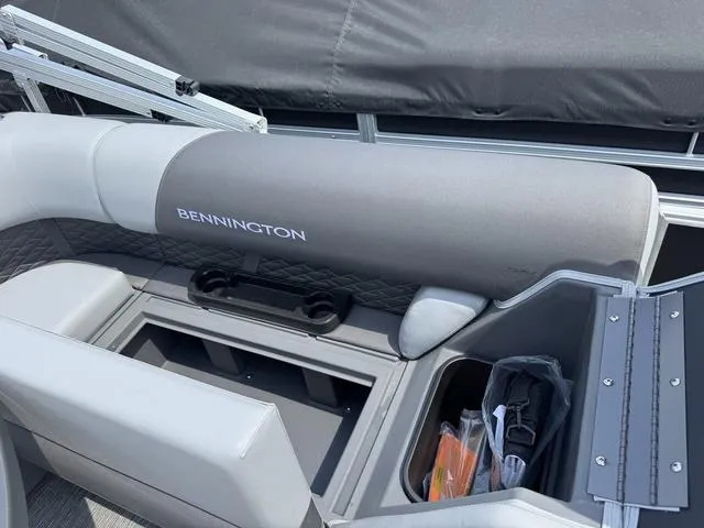 Slide: The Image of Bennington S L Bench 22 SL Tritoon 2025 - 14